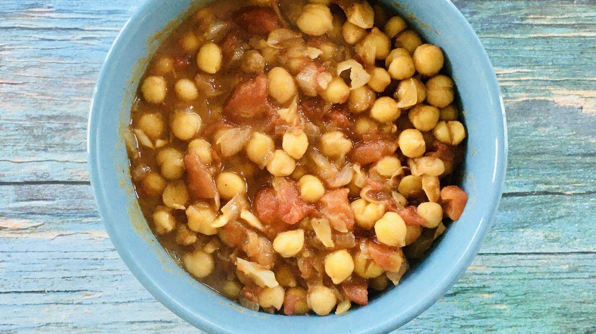 Santhoshi Radhakrishnan of Santhoshi’s Kitchen’s chickpea curry, which is a simpler version of channa masala.