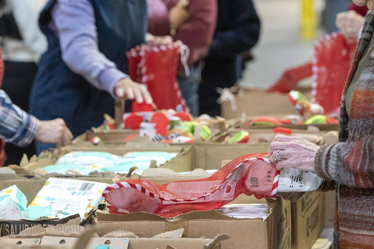  The Salvation Army of Greater Charlotte’s Angel Tree program is helping&nbsp;1,600&nbsp;families in Mecklenburg and Union counties this holiday season, including&nbsp;at least 3,500 children.