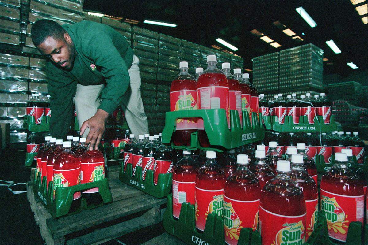 Kevin Barber, an employee of Sun Drop, loads pallets with the soft drink in January 1999 at their office on West Franklin Boulevard in Gastonia.