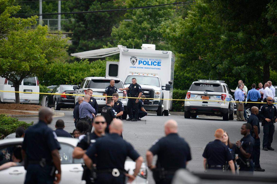 Charlotte-Mecklenburg Police prepare to investigate a shooting at a Steak Ôn Shake in the 9700 block of South Boulevard on Tuesday, July 9, 2019. The shooting incident left one person dead and two with life-threatening injuries. Medic reported the person was declared Ôdead on arrivalÕ at a hospital.