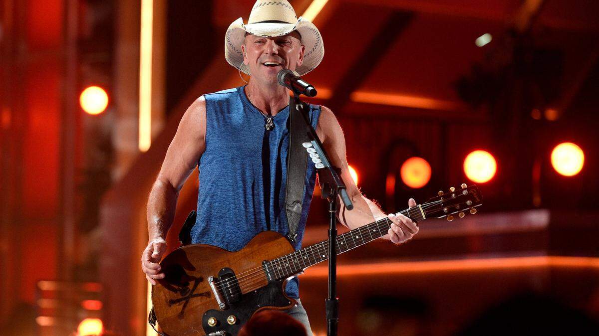 Kicking off April 23 in Tampa, Fla., at Raymond James Stadium, Kenny Chesney will play 21 stadium concerts, finishing “Here And Now 2022” with what has almost become a No Shoes Nation tradition: a double-play at New England’s Gillette Stadium in Foxborough, Mass., on Aug. 26 and 27.