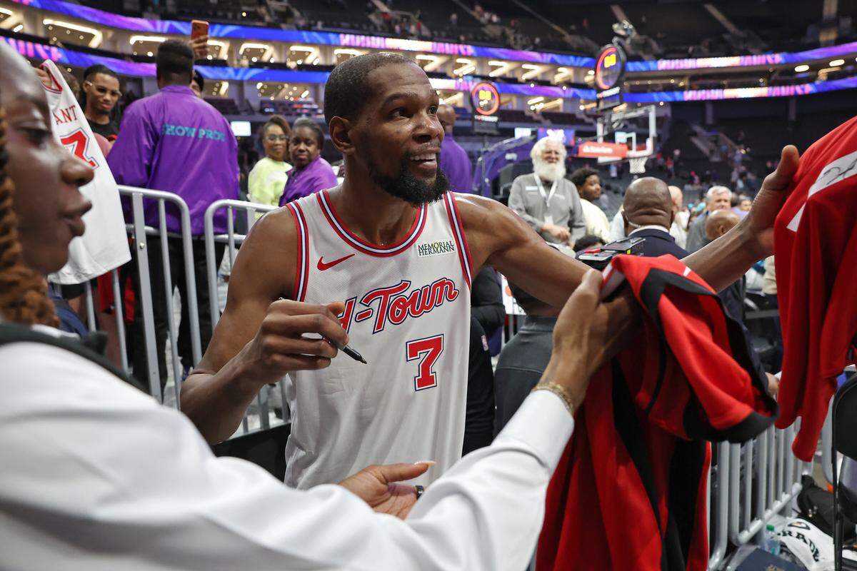 Houston Rockets forward Kevin Durant smiles as he signs autographs for fans following Thursday’s 105-101 victory over the Charlotte Hornets at Spectrum Center. Durant scored 35 points. 