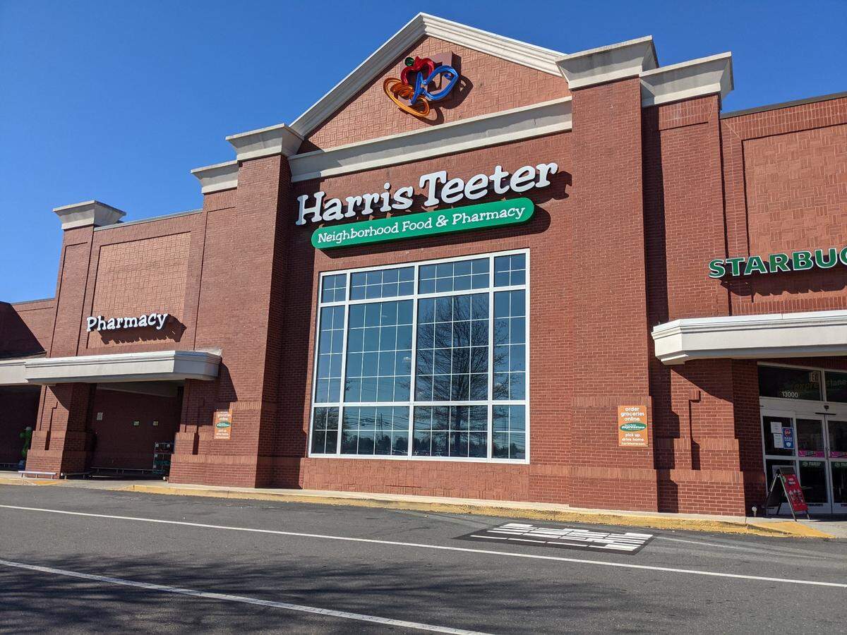 Harris Teeter is offering a $0.40 discount to VIC card members who attend the grand opening of its Davis Lake Fuel Center in Matthews over the weekend.