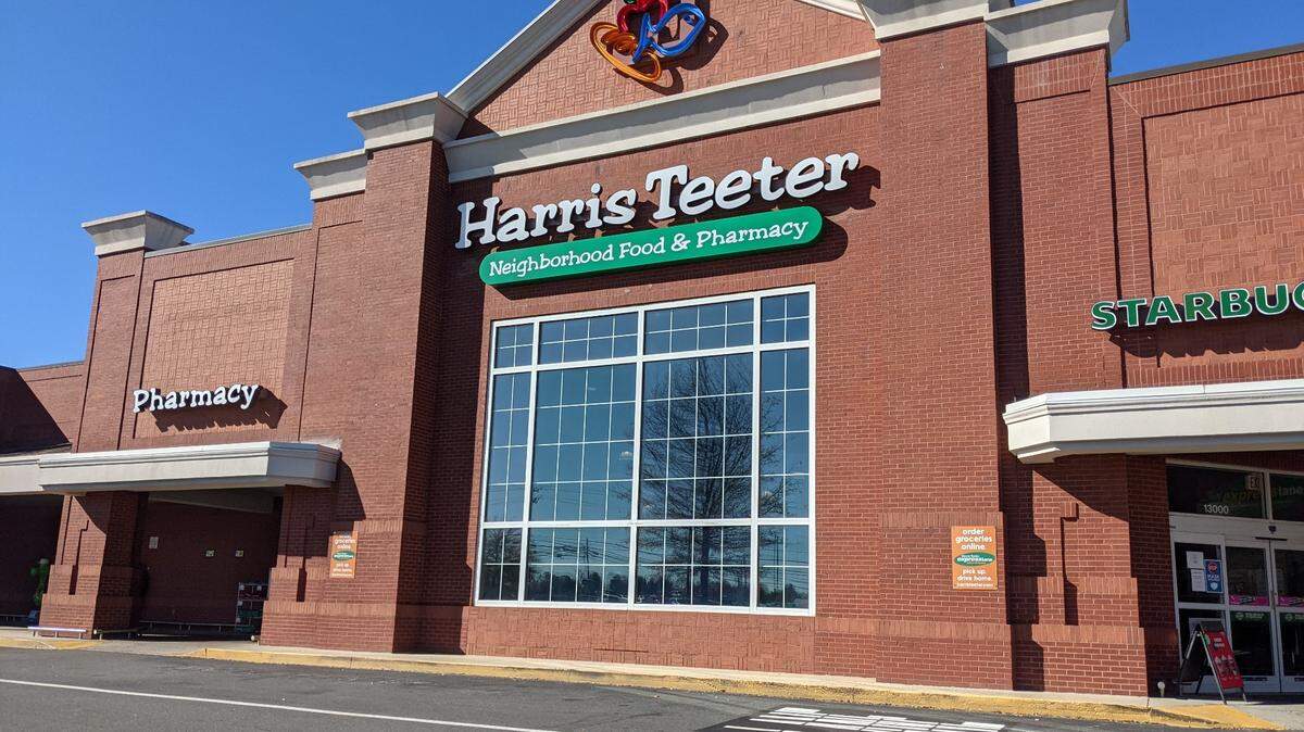Harris Teeter is offering a $0.40 discount to VIC card members who attend the grand opening of its Davis Lake Fuel Center in Matthews over the weekend.