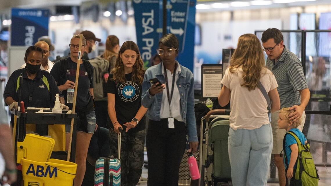 Long lines, some airport parking full at Charlotte airport over July 4th weekend