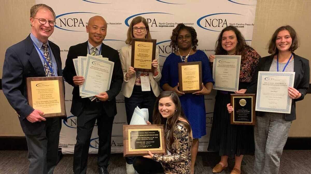 From left, Charlotte Observer journalists Ames Alexander, Théoden Janes, Cathy Clabby, executive editor Rana Cash, Paige Masten, Sara Coello and Khadejeh Nikouyeh (front) celebrate their North Carolina Press Association awards in Raleigh on Thursday, Aug. 25, 2022.