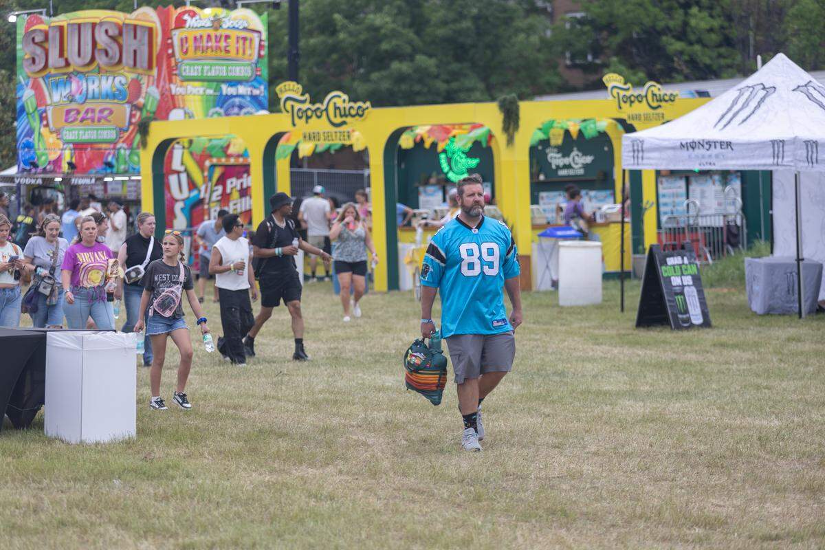 Fans at Lovin’ Life Music Fest 2025.