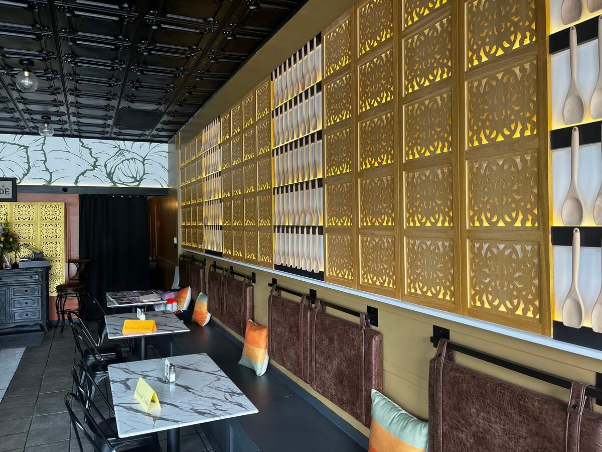 “Restaurant Impossible” helped Smith’s update its dining room with sleek decor and new lighting.