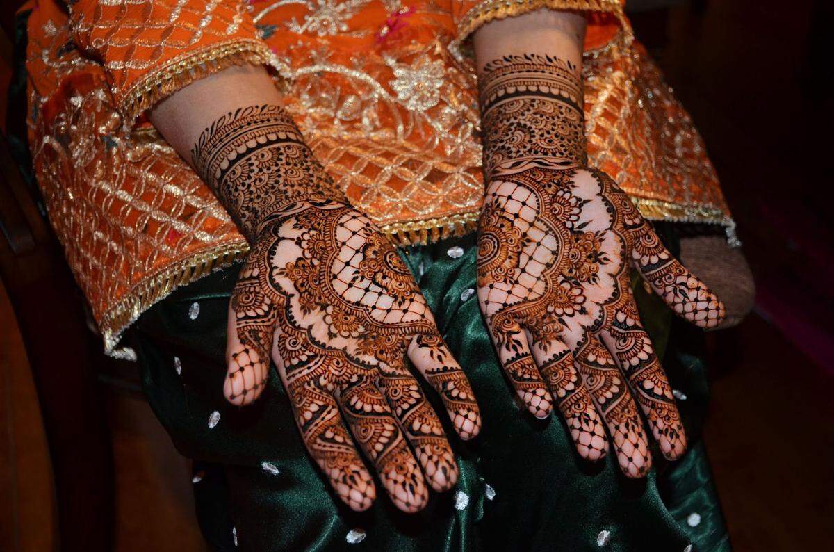 A henna design created by artist Sana Nisar.