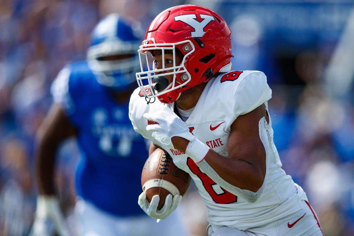 Sep 17, 2022; Lexington, Kentucky, USA; Youngstown State Penguins running back Jaleel McLaughlin (8) runs the ball during the first quarter against the Kentucky Wildcats at Kroger Field. Mandatory Credit: Jordan Prather-USA TODAY Sports