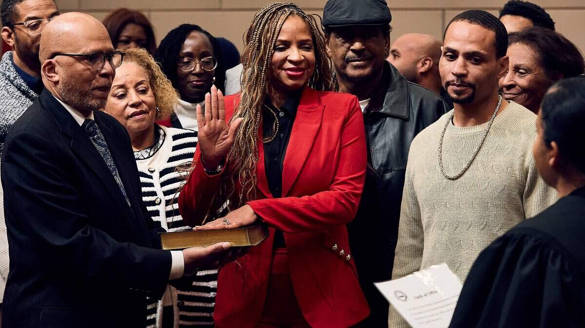 Sneed steps down as Charlotte-Mecklenburg Schools chair before vote to oust her