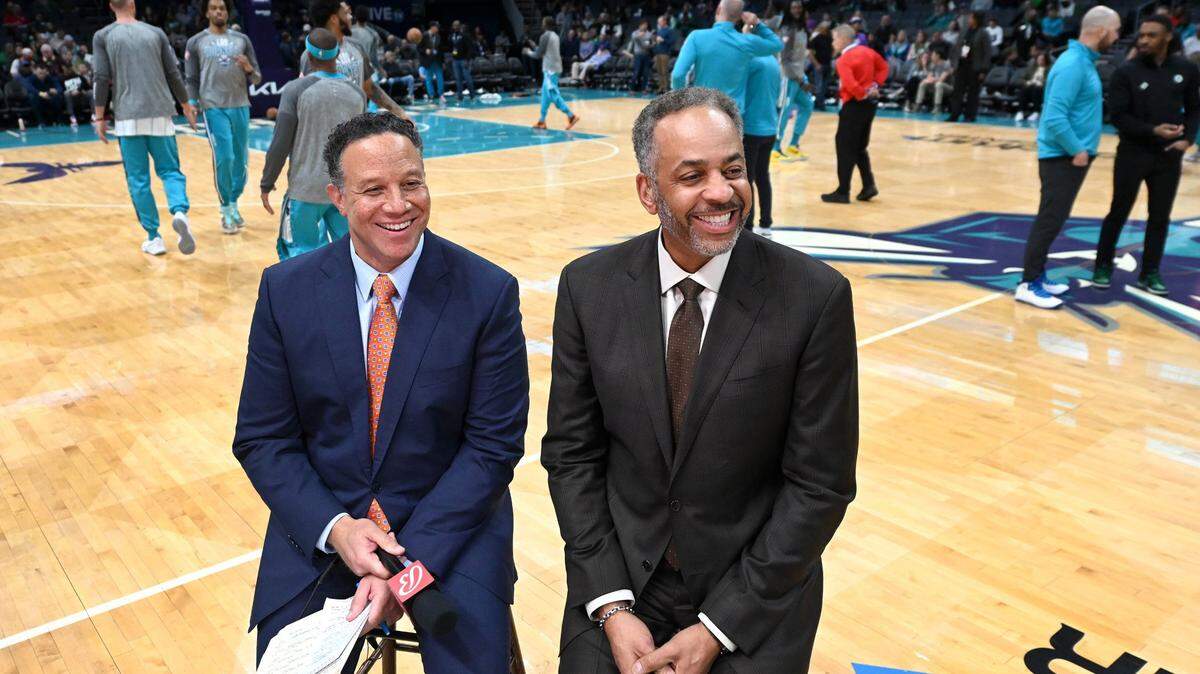 Charlotte Hornets play-by-play sports announcer Eric Collins (left) and color commentator Dell Curry returned to the court for their first pregame segment following the pandemic on March 9, 2022.