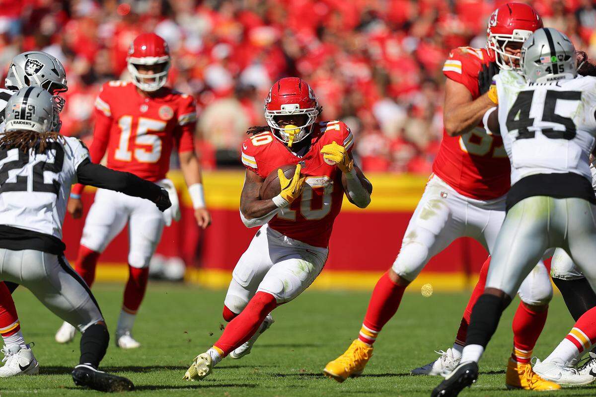 Kansas City Chiefs running back Isiah Pacheco carries the ball during the third quarter against the Las Vegas Raiders in the game at Arrowhead Stadium on Oct. 19, 2025 in Kansas City, Missouri. (Photo by David Eulitt/Getty Images)