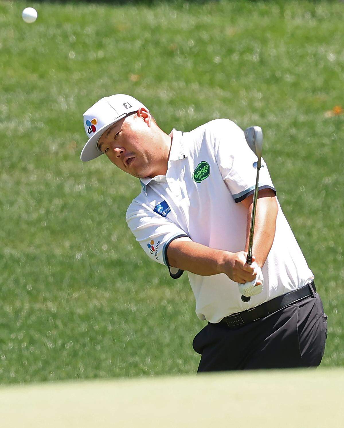 Sungjae Im chips onto the second green during the final round of the Truist Championship at Quail Hollow Club in Charlotte, NC on Sunday, May 10, 2026.