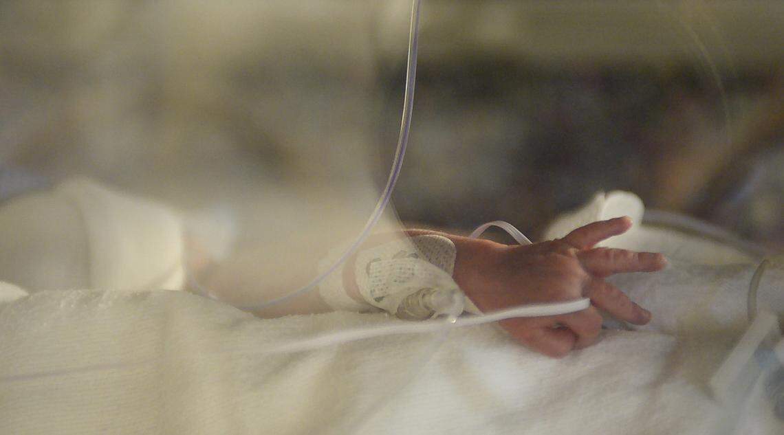 “This is the hardest thing I’ve ever had to do,” Liam says on the sidewalk outside the hospital as he and Duane must head home without Cypress.