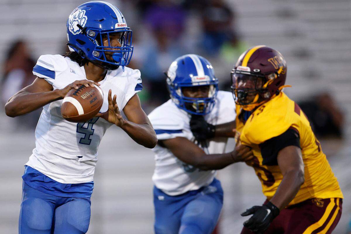 Garinger’s Narada Nesbit (4) passes the ball during a game against West Charlotte at Waddell High School in Charlotte, N.C., Thursday, Sept. 8, 2022. West Charlotte beat Garinger 48-8.
