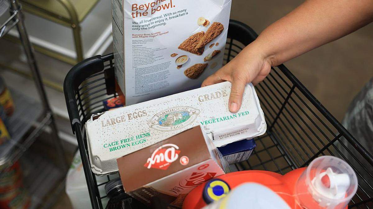 PEMBROKE PARK, FLORIDA - OCTOBER 27: A client picks out groceries at the Feeding South Florida food pantry on October 27, 2025 in Pembroke Park, Florida. Feeding South Florida is preparing for a possible surge in demand as SNAP benefits for some people may end due to the government shutdown. The USDA announced that SNAP benefits will not be issued if the shutdown continues past November 1st, creating a growing food insecurity crisis in South Florida and across the nation. Feeding South Florida has already been conducting emergency food distributions for government employees, who are not being paid due to the shutdown. (Photo by Joe Raedle/Getty Images)