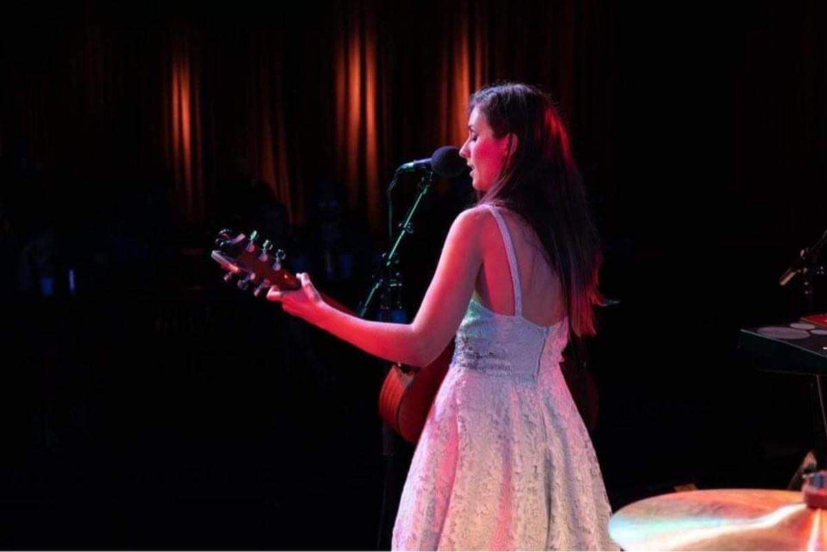 Singer-songwriter Lisa De Novo performs live at the Artisan’s Palate on Aug. 14.
