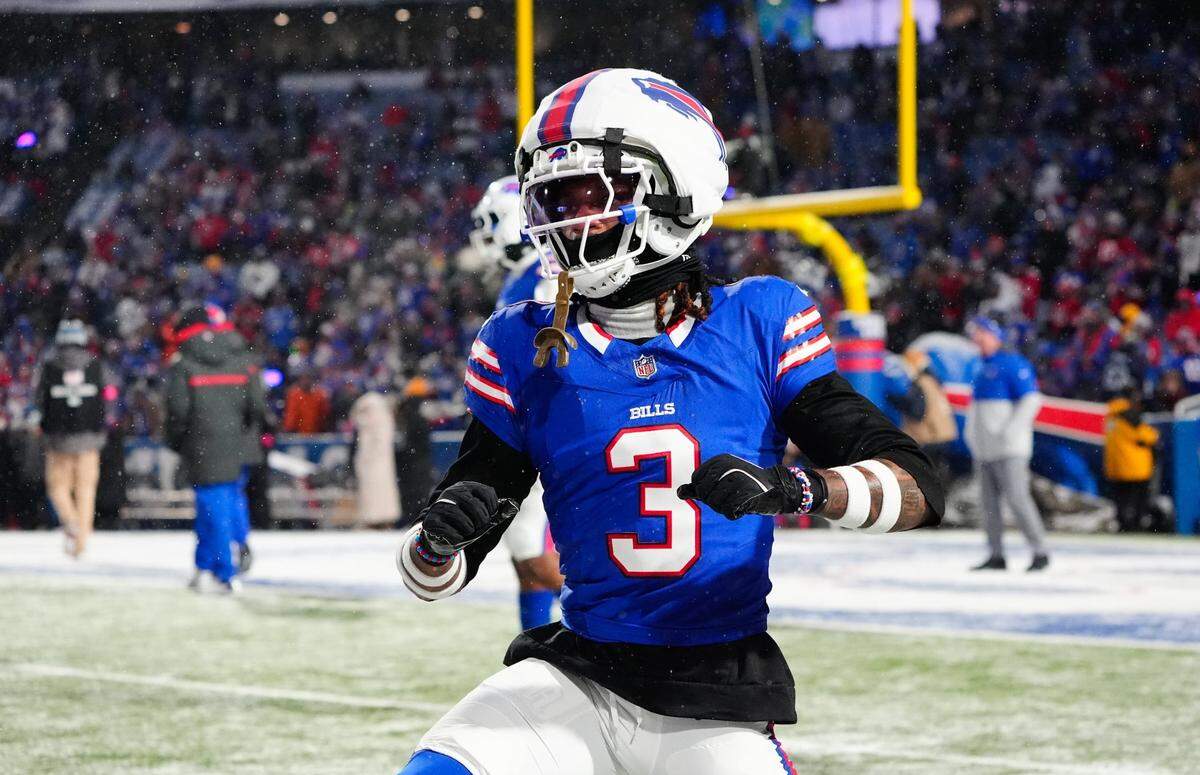Jan 19, 2025; Orchard Park, New York, USA; Buffalo Bills safety Damar Hamlin (3) warms up before the game against the Baltimore Ravens in a 2025 AFC divisional round game at Highmark Stadium. Mandatory Credit: Gregory Fisher-Imagn Images