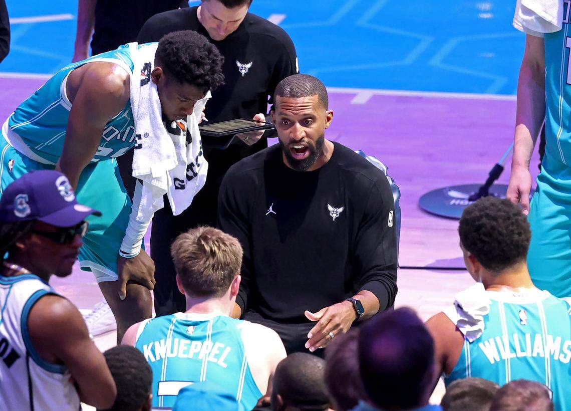 Charlotte Hornets head coach Charles Lee, center, speaks to the team during a timeout against the Phoenix Suns at Spectrum Center on April 2, 2026. The Hornets defeated the Suns 127-107. 
