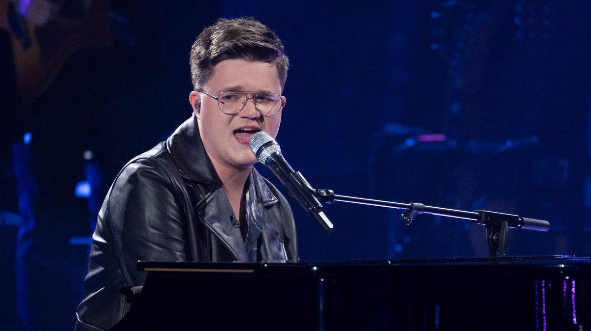 Charlotte native Josh King sang Michael Buble’s “Home” during Monday night’s epidsode of “American Idol.”