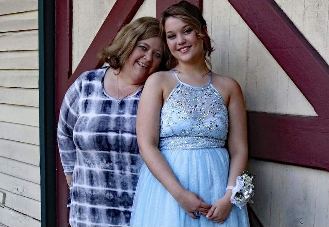 Julie Davis with her daughter Leanna, in a recent family photo.