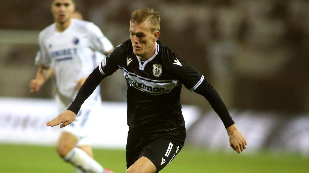 PAOK’s Karol Swiderski controls the ball during the Europa Conference League, group F soccer match, between PAOK and Copenhagen at Toumba Stadium in the northern city of Thessaloniki, Greece, on Thursday, Nov. 4, 2021.