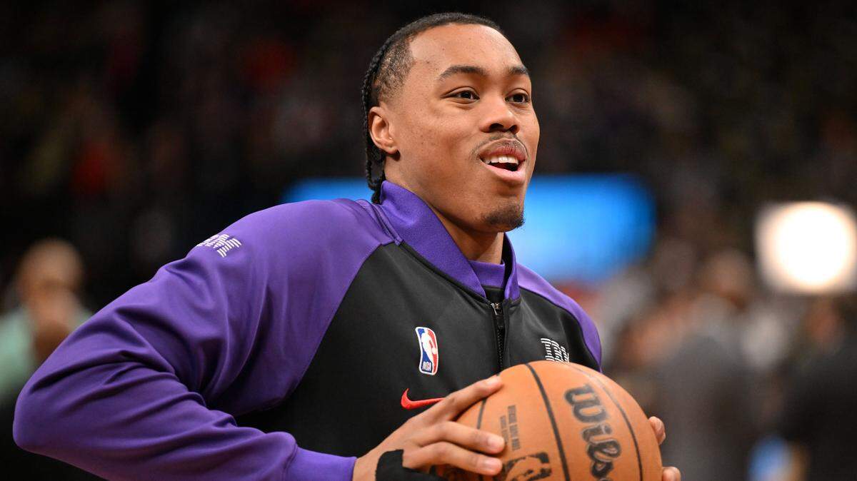 Toronto Raptors forward Scottie Barnes (4) warms up before playing the Charlotte Hornets at Scotiabank Arena.
