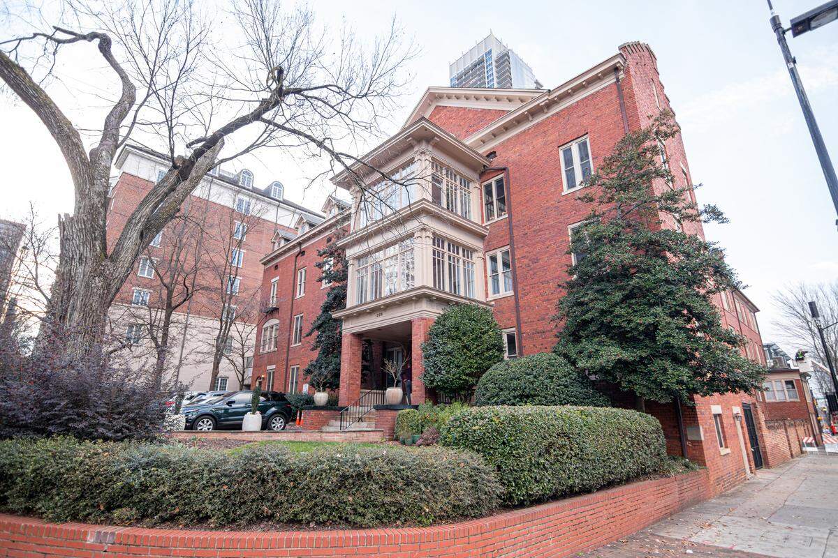 Three of St. Peter’s Condominiums will be on the 2019 Fourth Ward Holiday Tour.