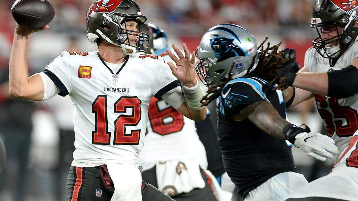 Tampa Bay Buccaneers quarterback Tom Brady stands in the pocket passing as the Carolina Panthers defense rushes during third quarter action at Raymond James Stadium in Tampa, Fl. on Sunday, January 9, 2022. The Panthers lost to the Buccaneers 41-17.
