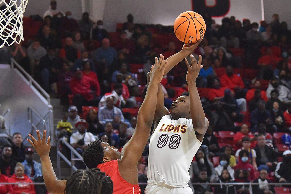 West Charlotte’s Donovan Raymond (00) shoots over Fayetteville 71st’s Derrick Green (55) in the second half. The West Charlotte Lions and the Fayetteville 71st Falcons met in the NCHSAA Boys Basketball 3A Championship Game in Raleigh, N.C. on March 12, 2022.