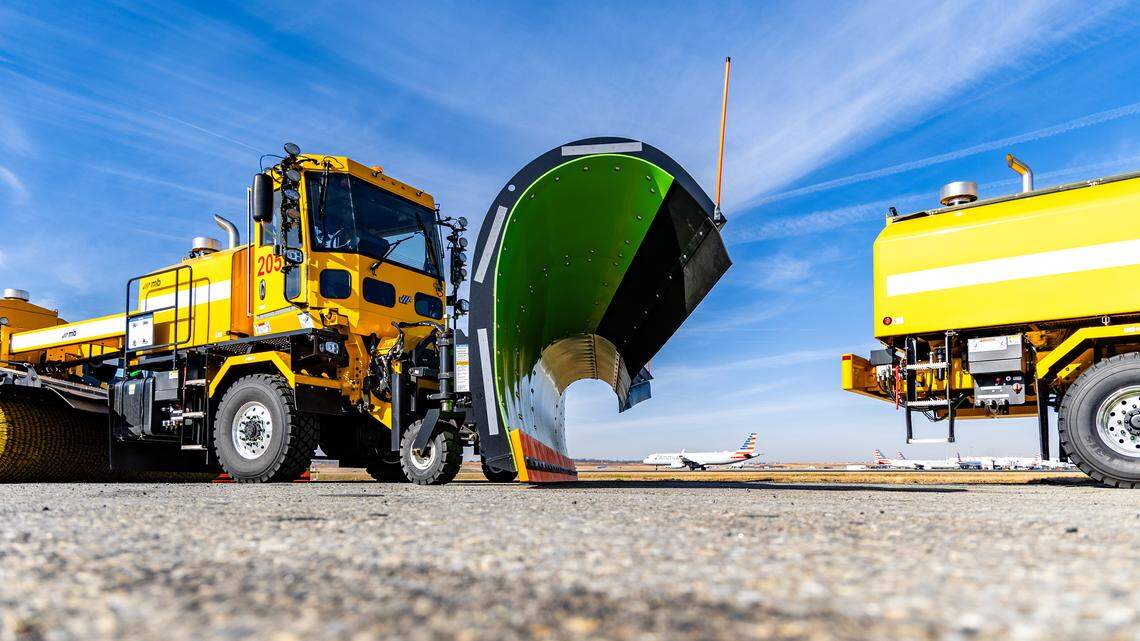 Winter storm cuts over 180 flights at CLT airport. What passengers should know