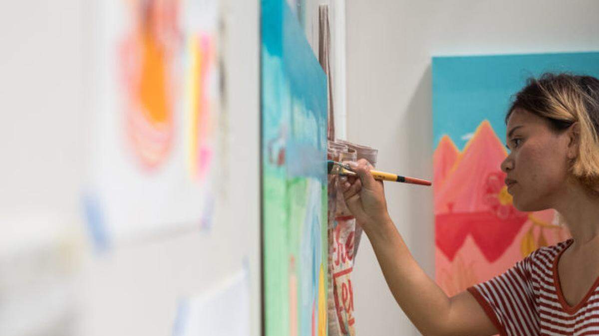 Charlotte, NC artist HNin Nie is a newcomer making a big splash on the art scene with her latest project, Post Feels.