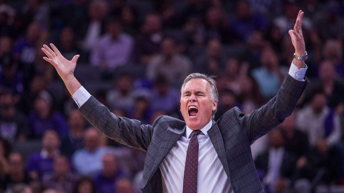 Mike D’Antoni reacts to call against the Houston Rockets on Wednesday, October 18, 2017, at the Golden 1 Center in Sacramento, Calif..