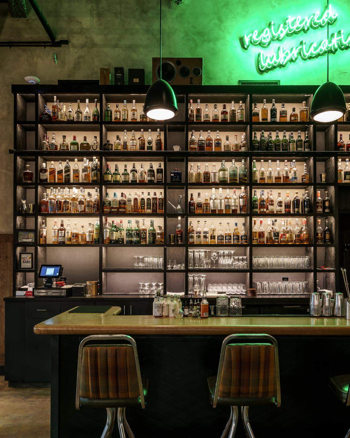 Dram & Draught, based in Raleigh, will open its first Charlotte whiskey and cocktail bar at Vantage South End.