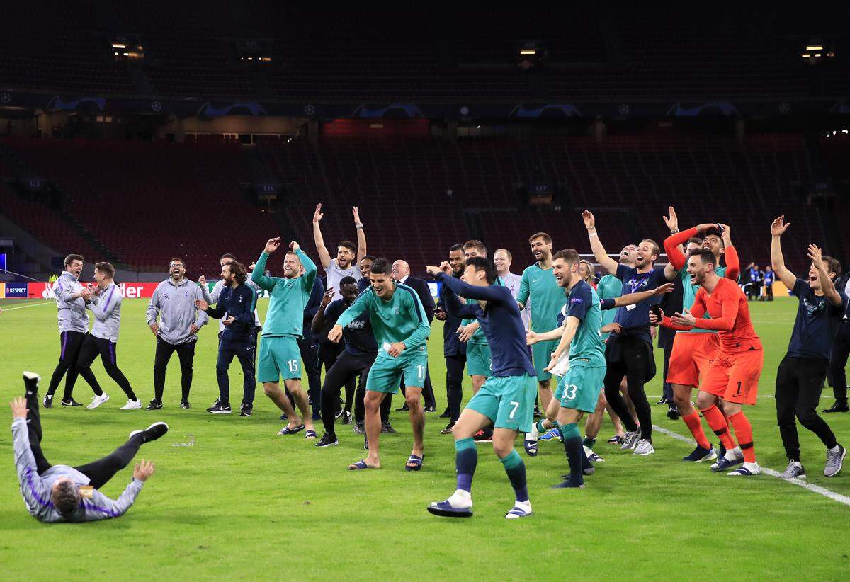 Tottenham players and staff celebrate in front of the fans at the end of the Champions League semifinal second leg soccer match between Ajax and Tottenham Hotspur at the Johan Cruyff ArenA in Amsterdam, Netherlands, Wednesday, May 8, 2019. (AP Photo/Peter Dejong)