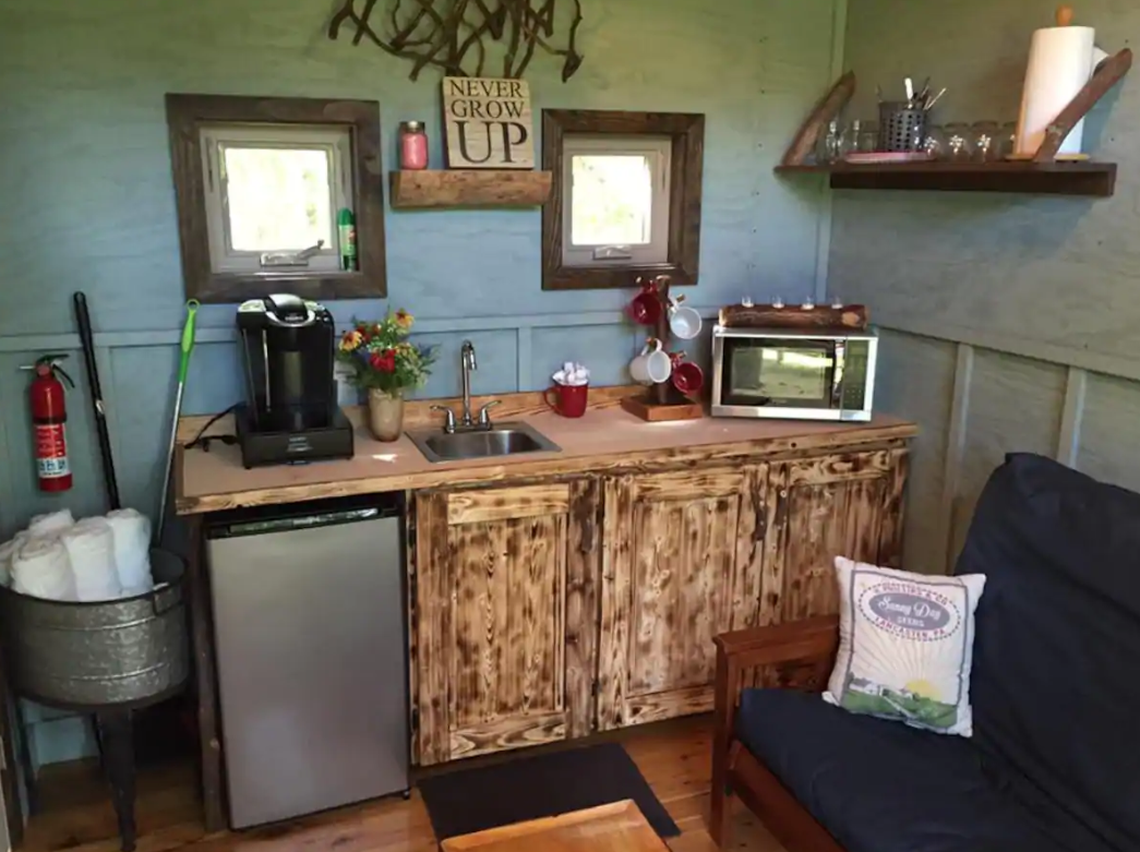 These images can only be used with stories related to Airbnb listings.