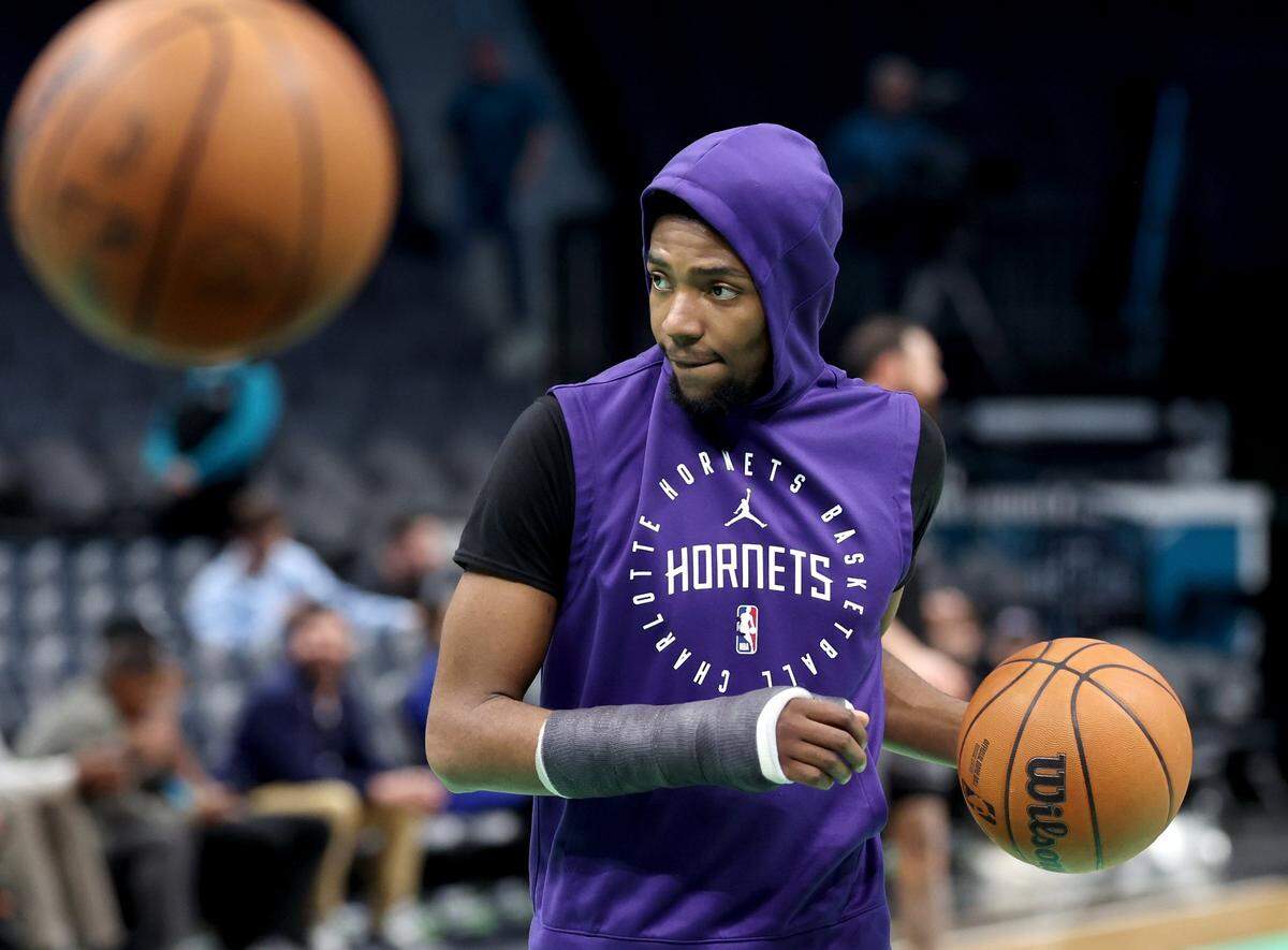 Injured Charlotte Hornets guard Brandon Miller joins his teammates during a pregame warmup at Spectrum Center in Charlotte, NC on Friday, February 7, 2025. The Hornets defeated the San Antonio Spurs 117-116.
