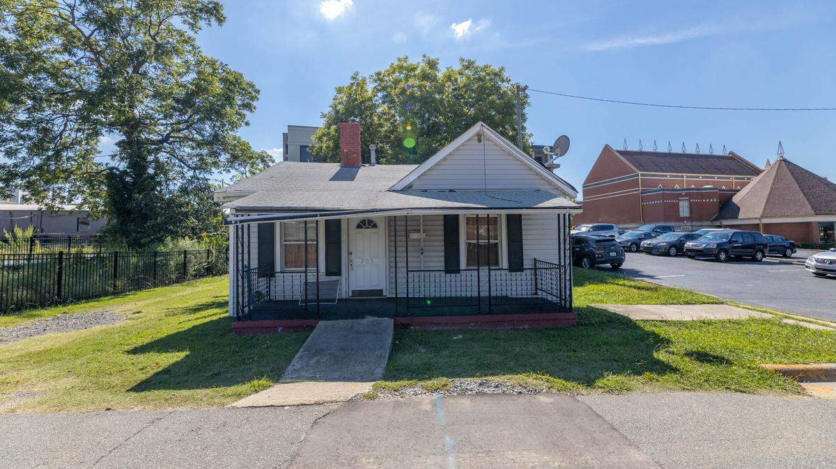 Franks Third Ward Bungalow, built in 1917, remains on West Dunbar Street in Charlotte.