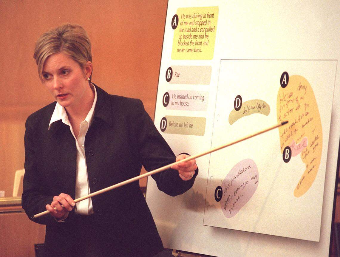 11/20/00 Traci Willard, a witness in the Rae Carruth trial glances at the jury Monday afternoon as she read the note Cherica Adams wrote to her at Carolinas Medical Center in November 1999. Willard was a registered nurse in the trauma unit at Carolinas Medical Center in 1999. JEFF SINER/STAFF