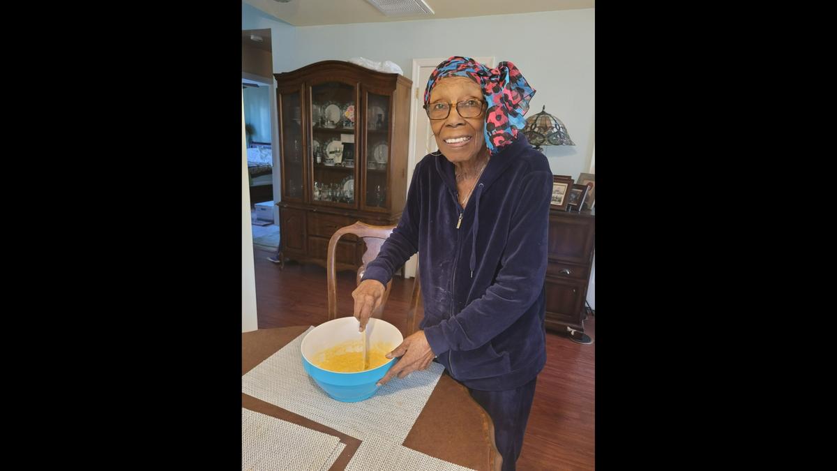 Ethel Vernon, Lisa Vernon Sparks’ mother, making homemade cornbread in her dinning room on Wednesday, November 23, 2022.  
