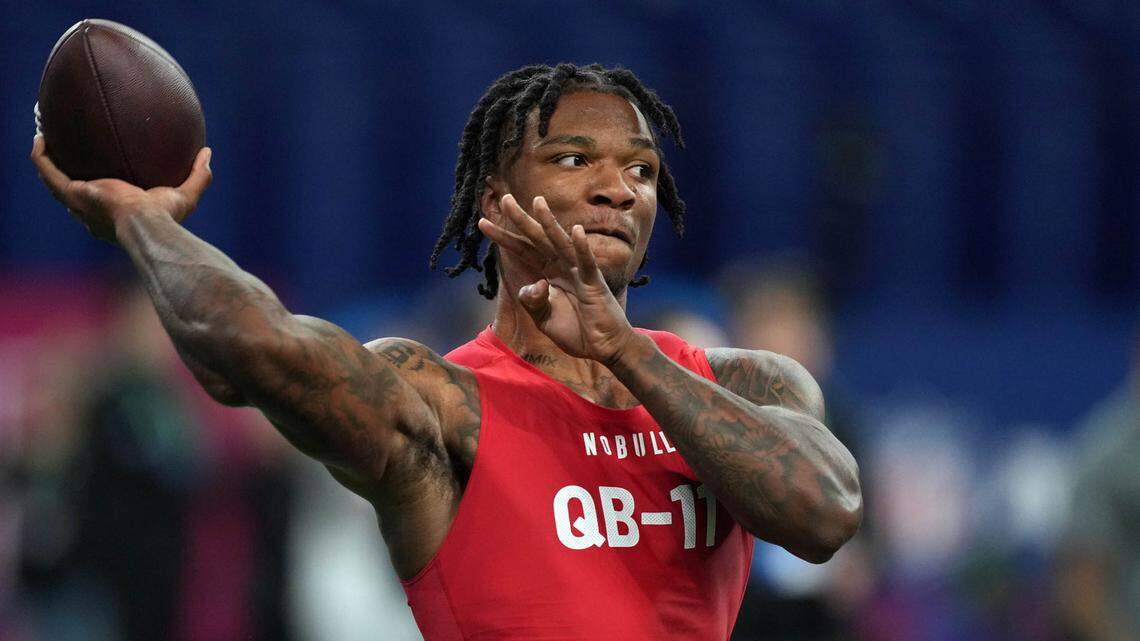 Florida quarterback Anthony Richardson (QB11) participates in drills at Lucas Oil Stadium.