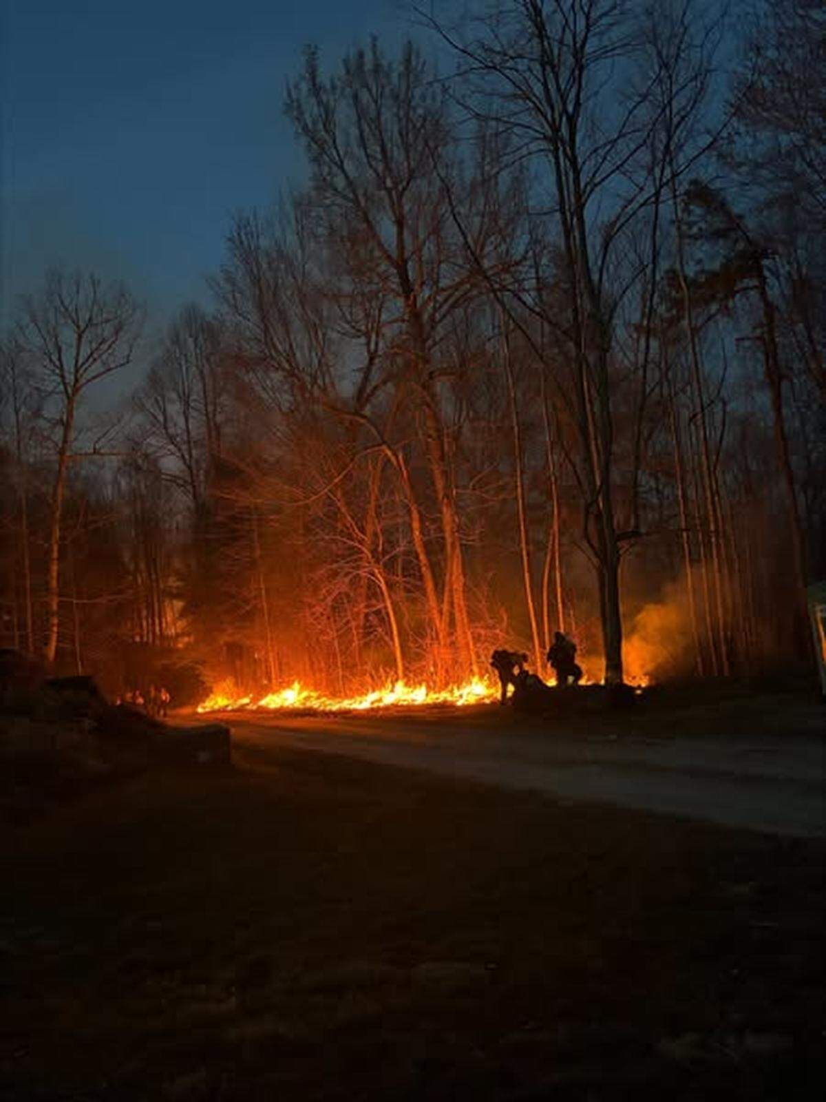 AmeriCorps NCCC firefighters battle the Black Cove Complex Fire in Western North Carolina.