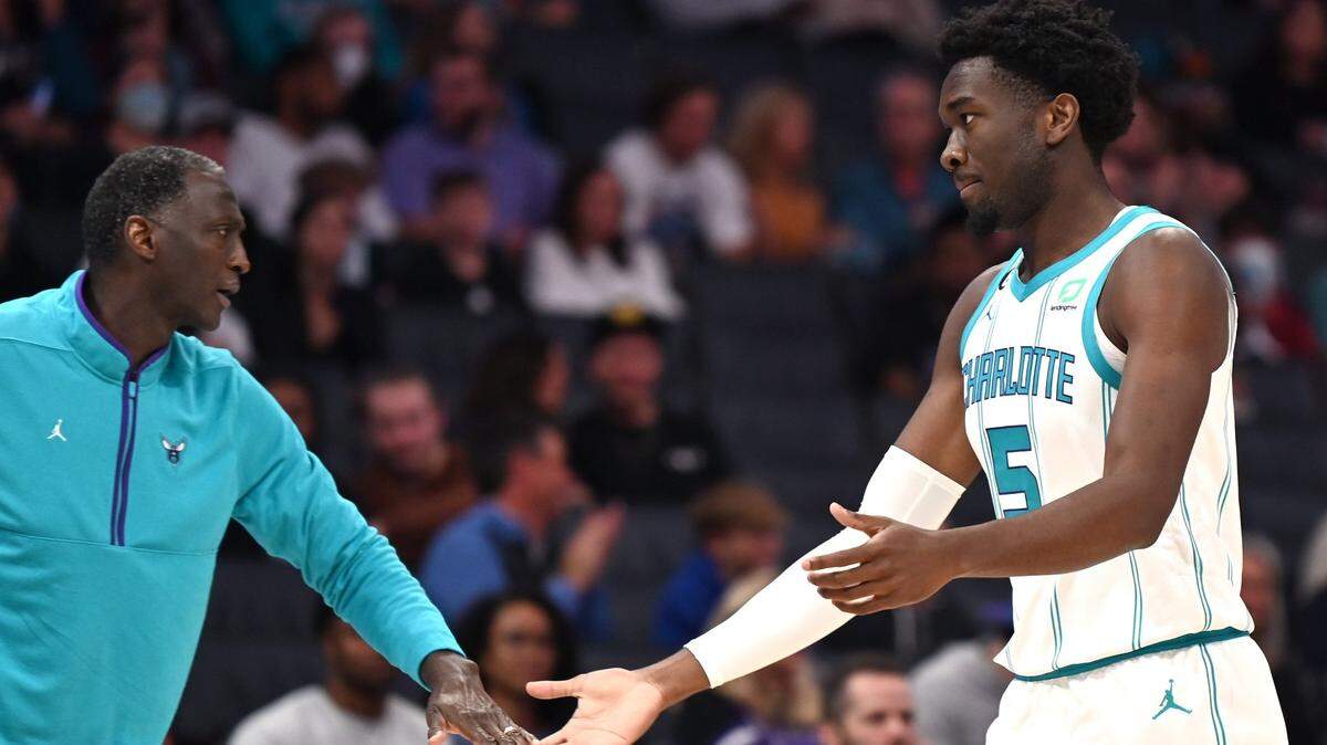 Charlotte Hornets assistant coach Tyrone Corbin, left, reaches out to congratulate center Mark Williams on his play during first half action against the Washington Wizards on Monday, October 10, 2022 at Spectrum Center in Charlotte, NC. The Hornets hosted the Washington Wizards in NBA preseason action.