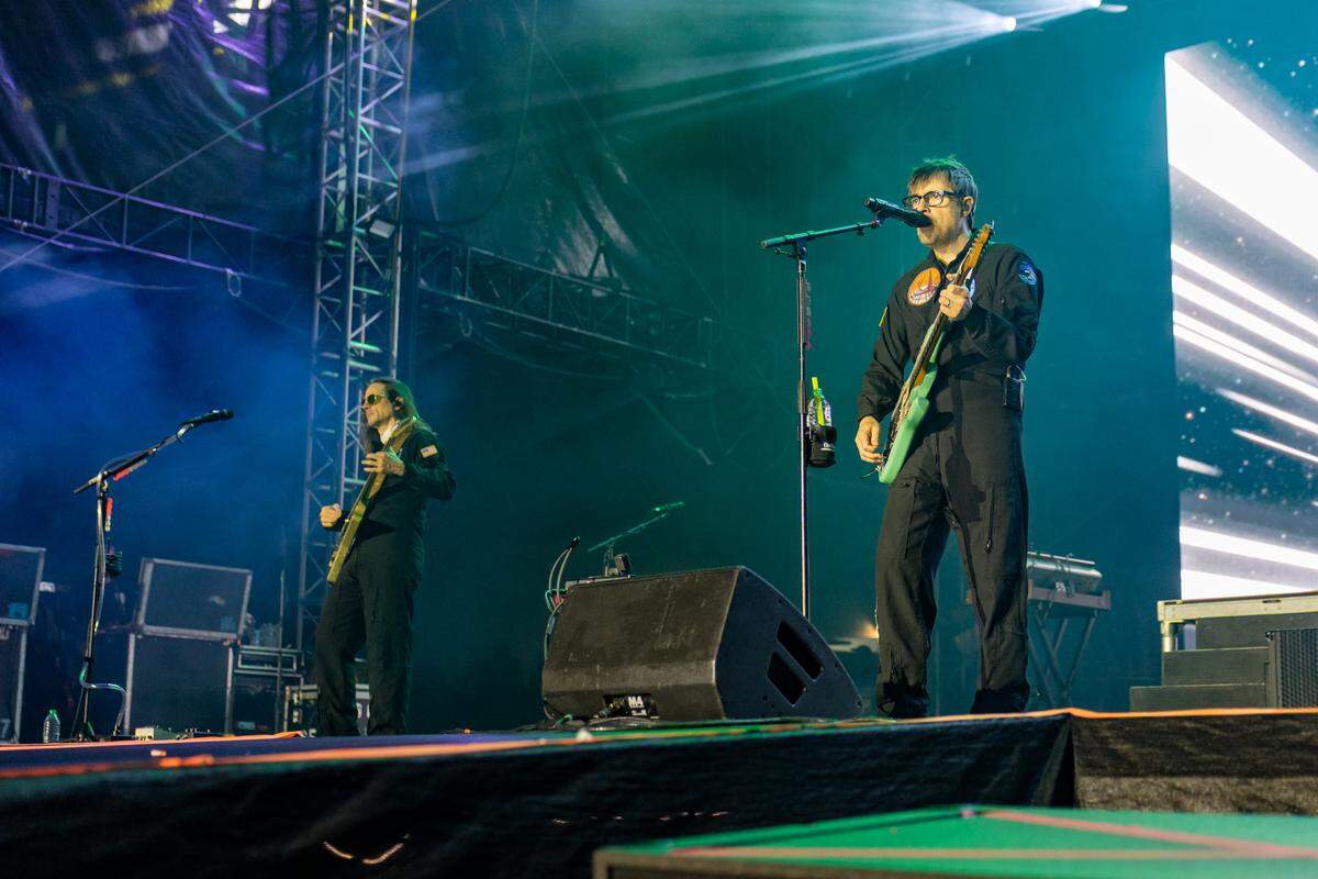 Weezer at Lovin’ Life Music Fest.