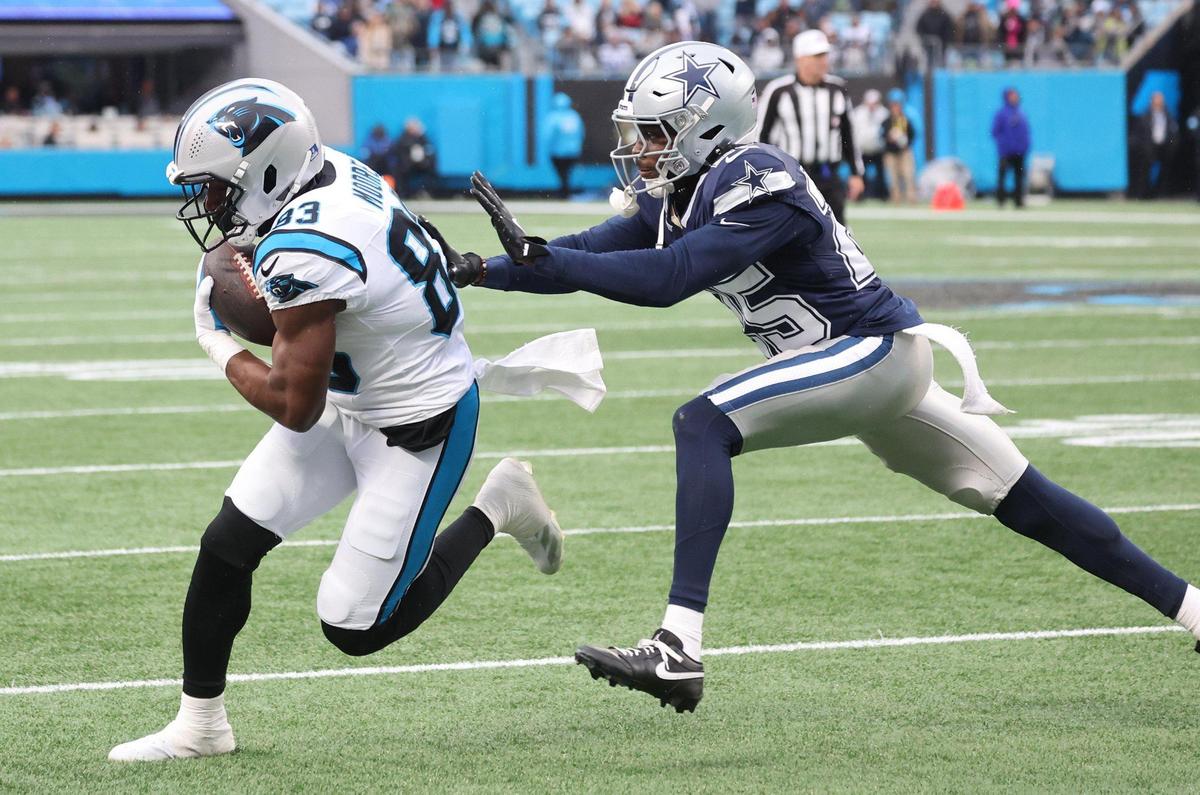 Dallas’s Andrew Booth tries to catch up with Carolina’s David Moore Sunday in Charlotte.
