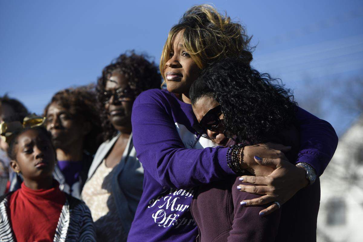 Lisa Crawford, with Mothers of Murdered Offspring, hugs the mother of a murder victim at a February 2019 press conference to decry Charlotte’s surging murder toll.  Mecklenburg prosecutors have announced plans to try to reduce the growing backlog of homicide defendants awaiting trial.
