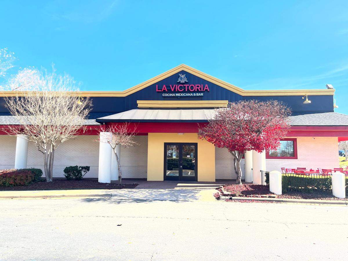 La Victoria Cocina Mexicana & Bar offers patio seating outdoors for dining on warm, sunny days.