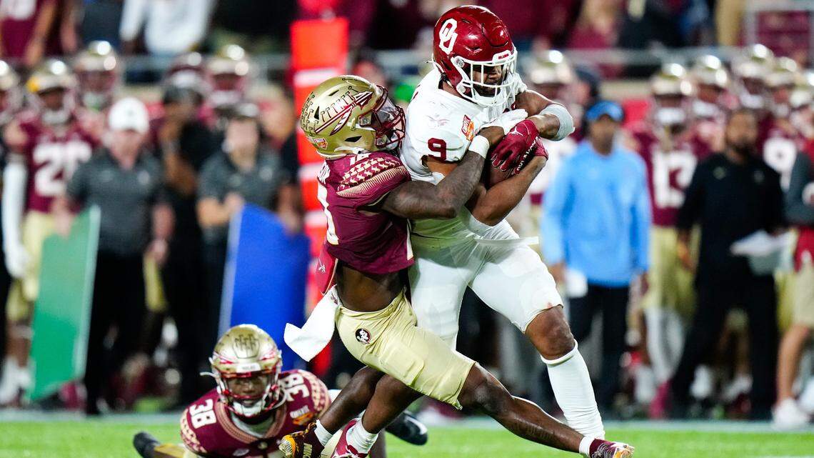 FSU defensive back Jammie Robinson (10) tackles Oklahoma Sooners tight end Brayden Willis (9) during the second half in the 2022 Cheez-It Bowl at Camping World Stadium. (Rich Storry-USA TODAY Sports)