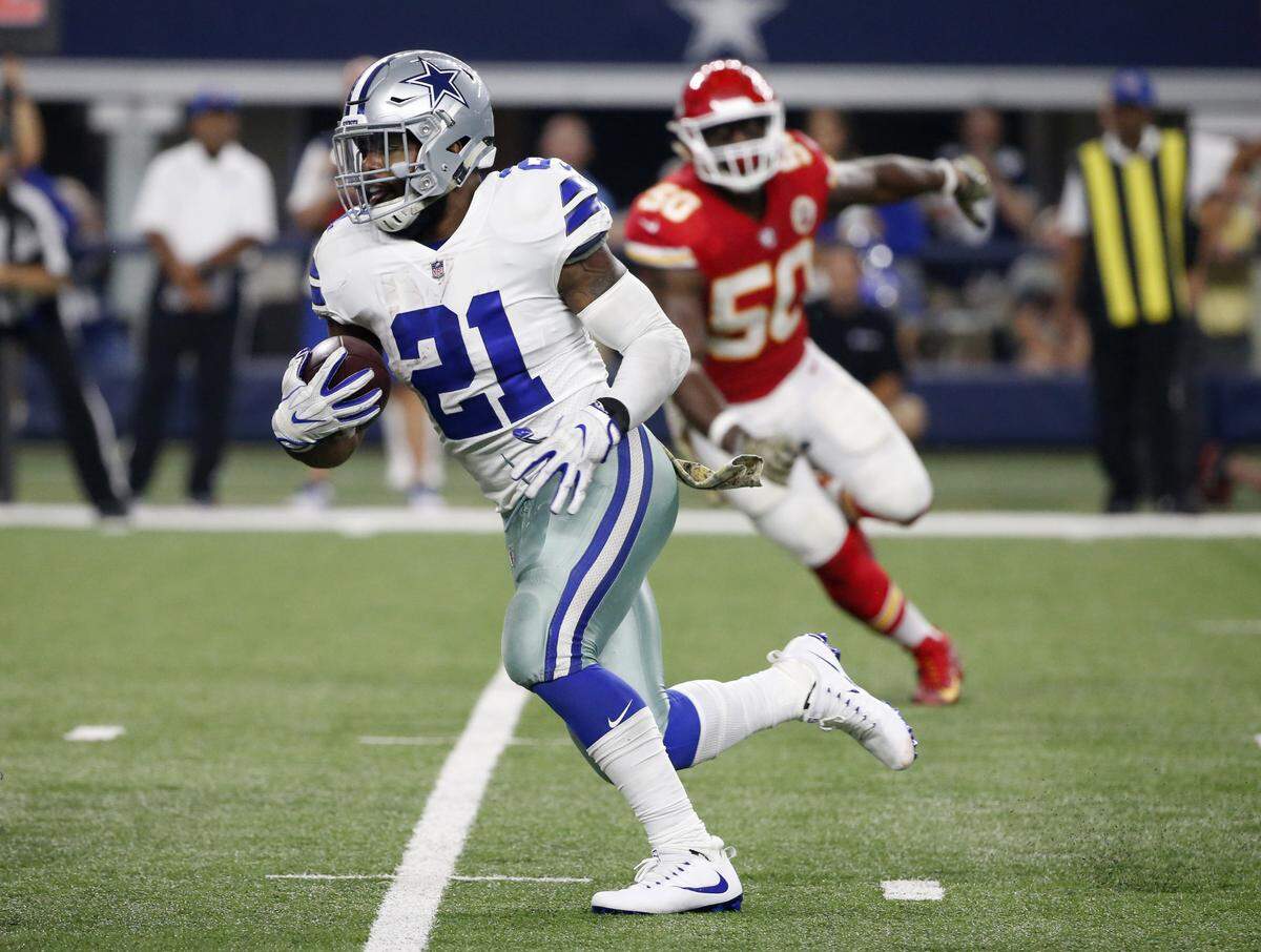 Running back Ezekiel Elliott (21) should be Dallas' main offensive threat against Carolina, given the lack of pass-catchers on the roster.
